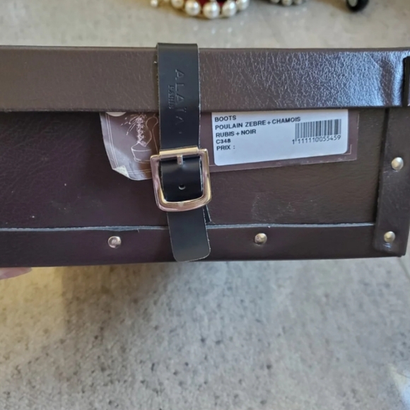 ALAIA ANKLE BOOTS - Picture 6 of 7